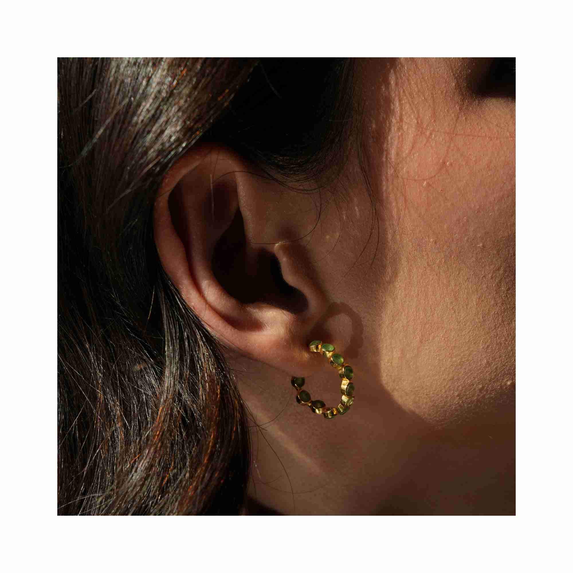 Boucles d'oreilles créoles clous topaze bleue Gouttes de rosée Or