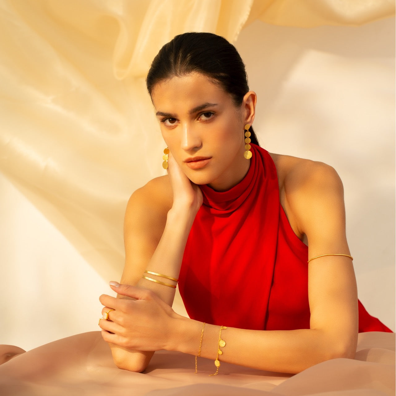 Shimmering Disks Delicate Chain Bracelet Gold