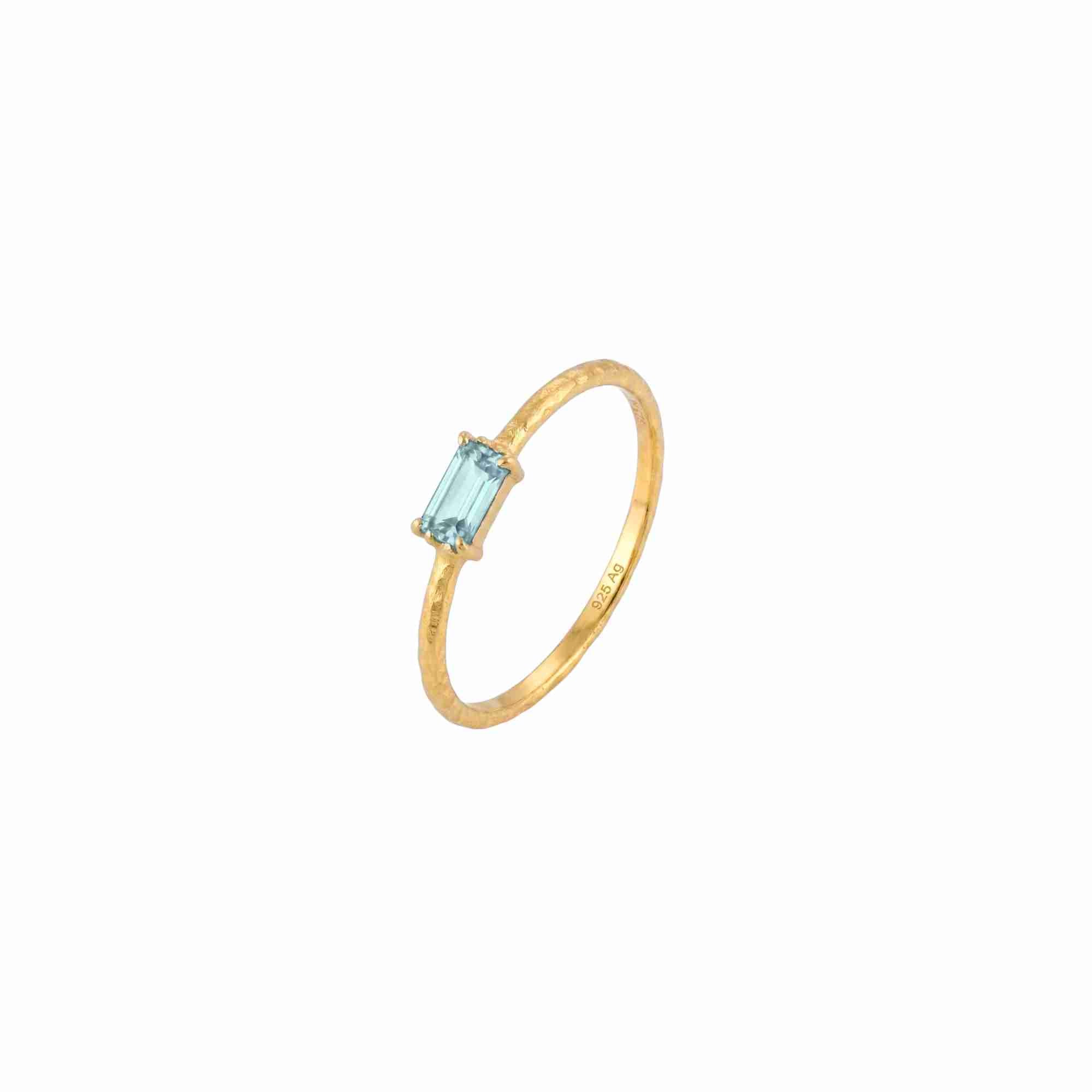 Delicate Vintage Blue Topaz Baguette Ring Gold — an adjustable 22K gold vermeil bypass ring featuring a horizontally set step-cut baguette blue topaz on a 1.3 mm hammered texture band by Protsaah Zurich.