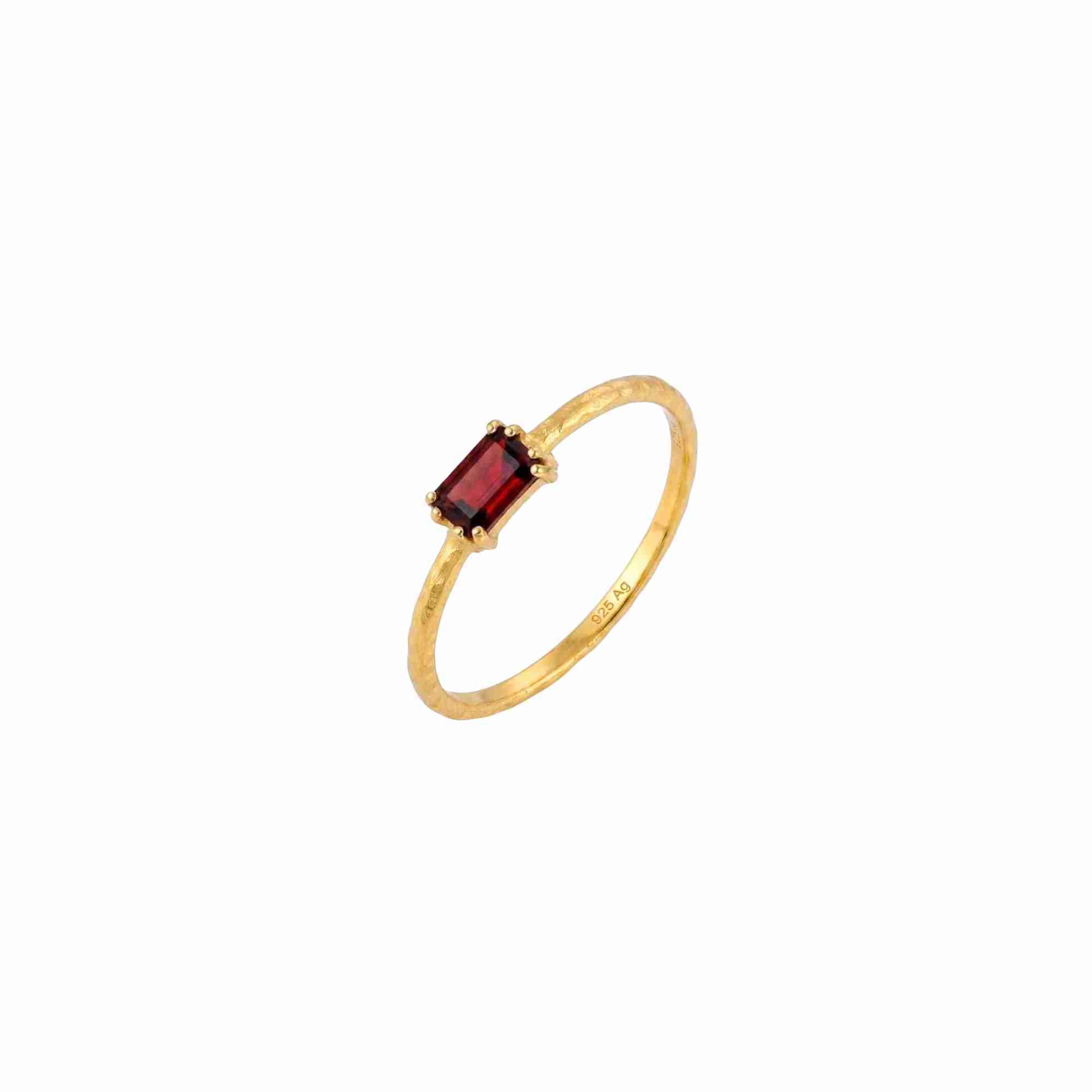 Delicate Vintage Garnet Baguette Ring Gold — an adjustable 22K gold vermeil bypass ring featuring a horizontally set step-cut baguette garnet on a 1.3 mm hammered texture band by Protsaah Zurich.