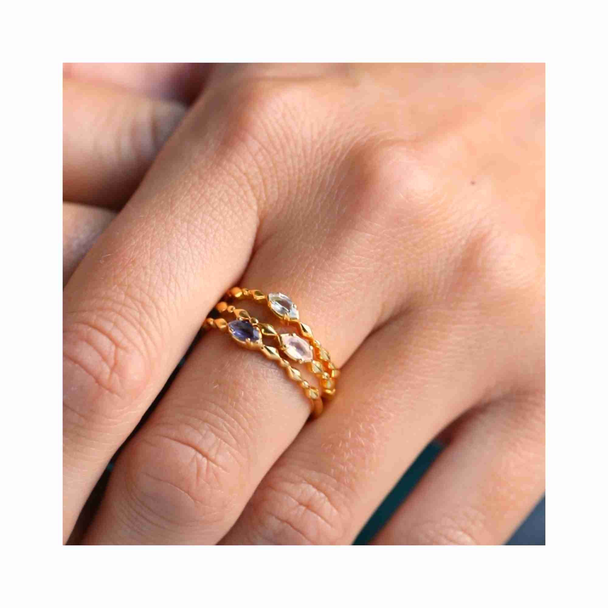 Delicate Vintage Dainty Marquise Garnet Ring Gold