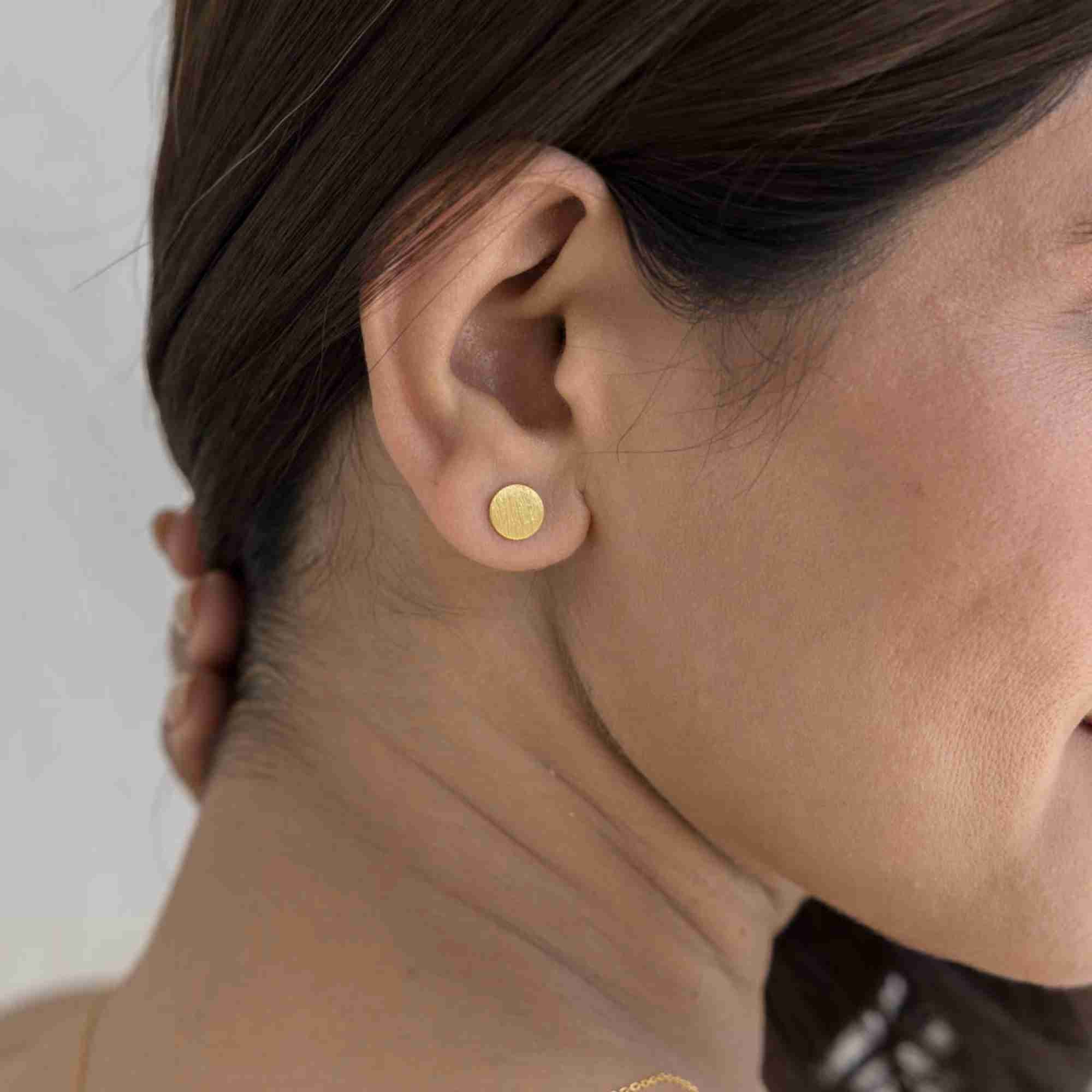 Shimmering Disks Minimalist Stud Earrings Gold
