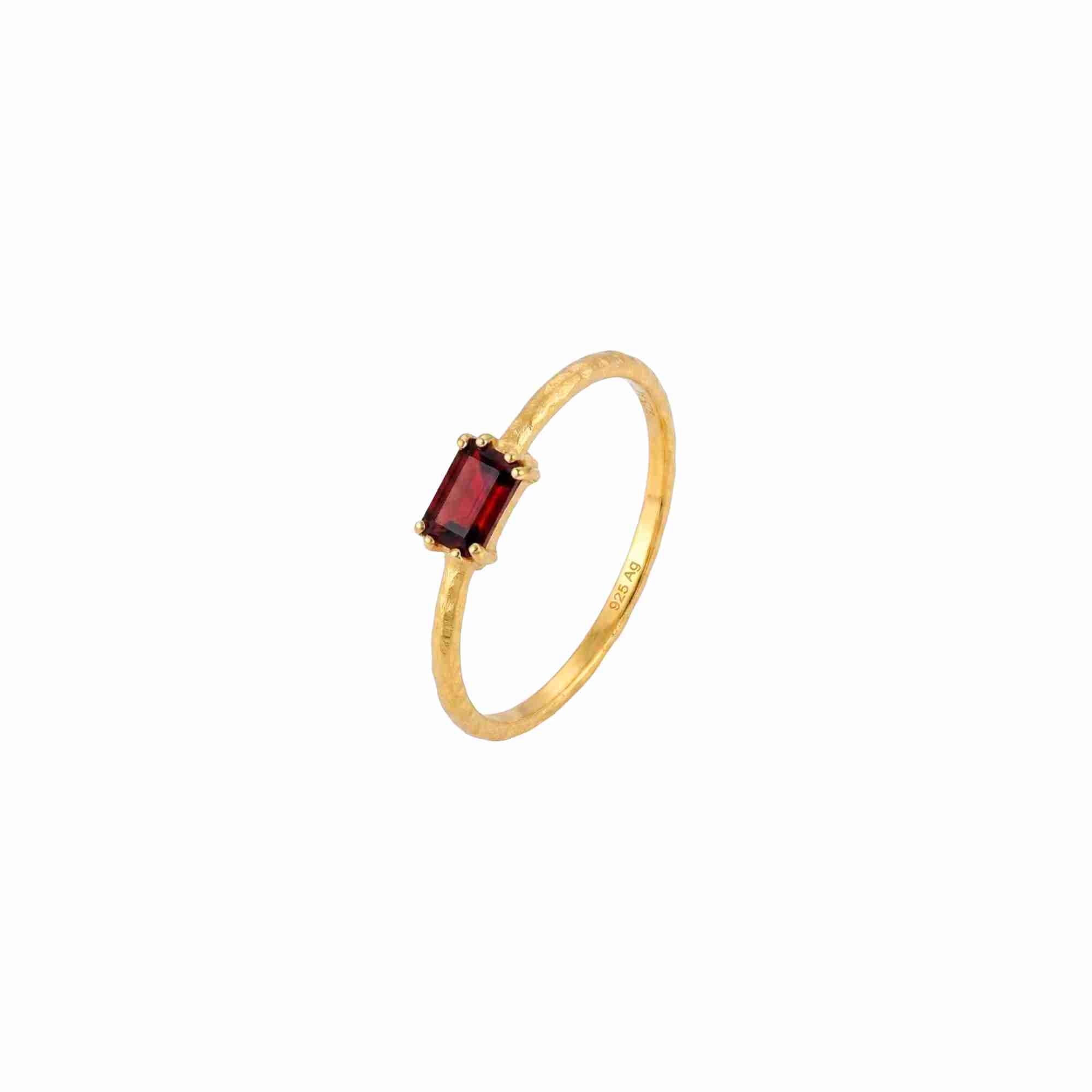 Delicate Vintage Garnet Baguette Ring Gold — an adjustable 22K gold vermeil bypass ring featuring a horizontally set step-cut baguette garnet on a 1.3 mm hammered texture band by Protsaah Zurich.