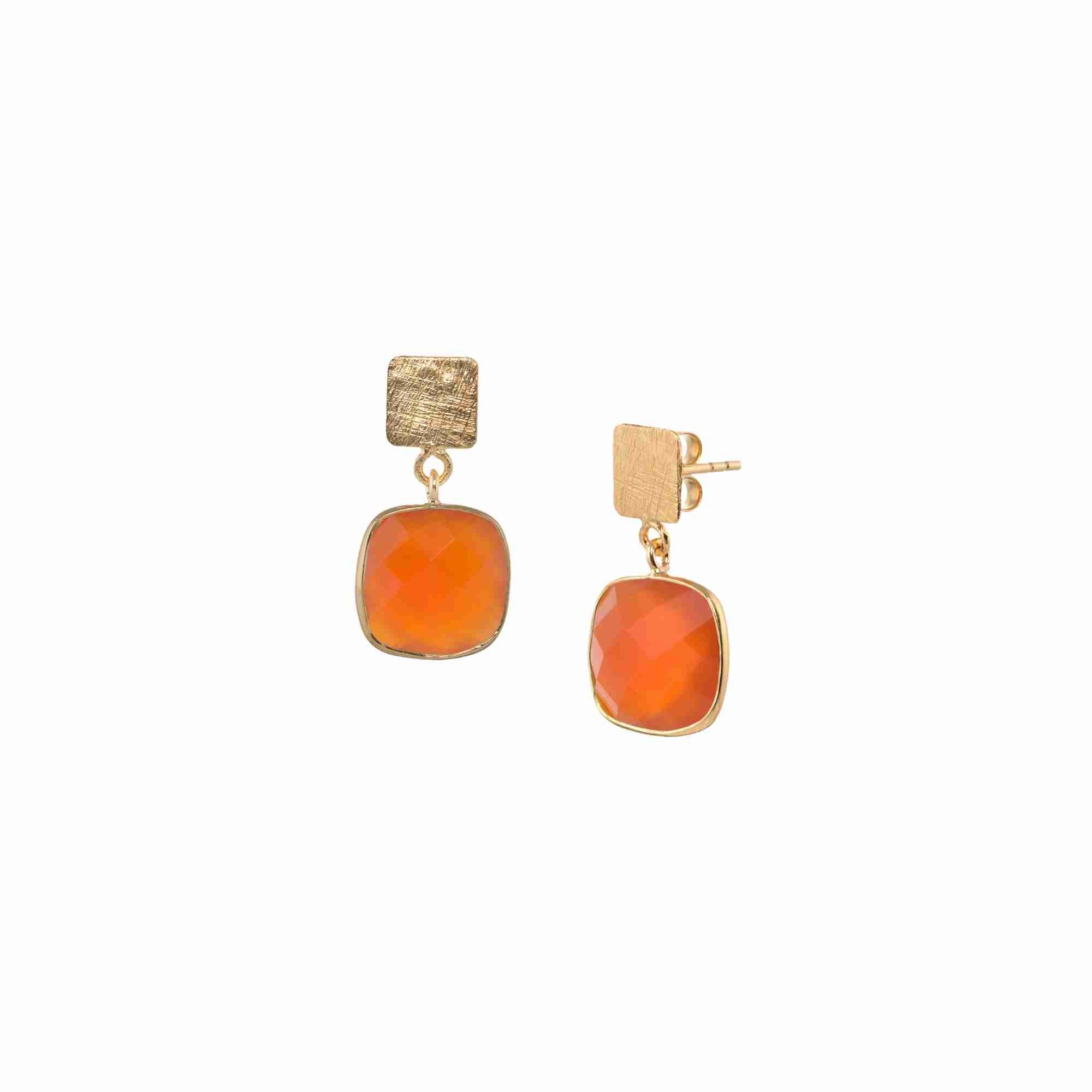 Product photography of Geo Glam Cushion-Cut Carnelian Drop Earrings Gold, highlighting the faceted square orange gemstone with rounded corners suspended from a hand-textured matte gold square post — Protsaah Zurich.