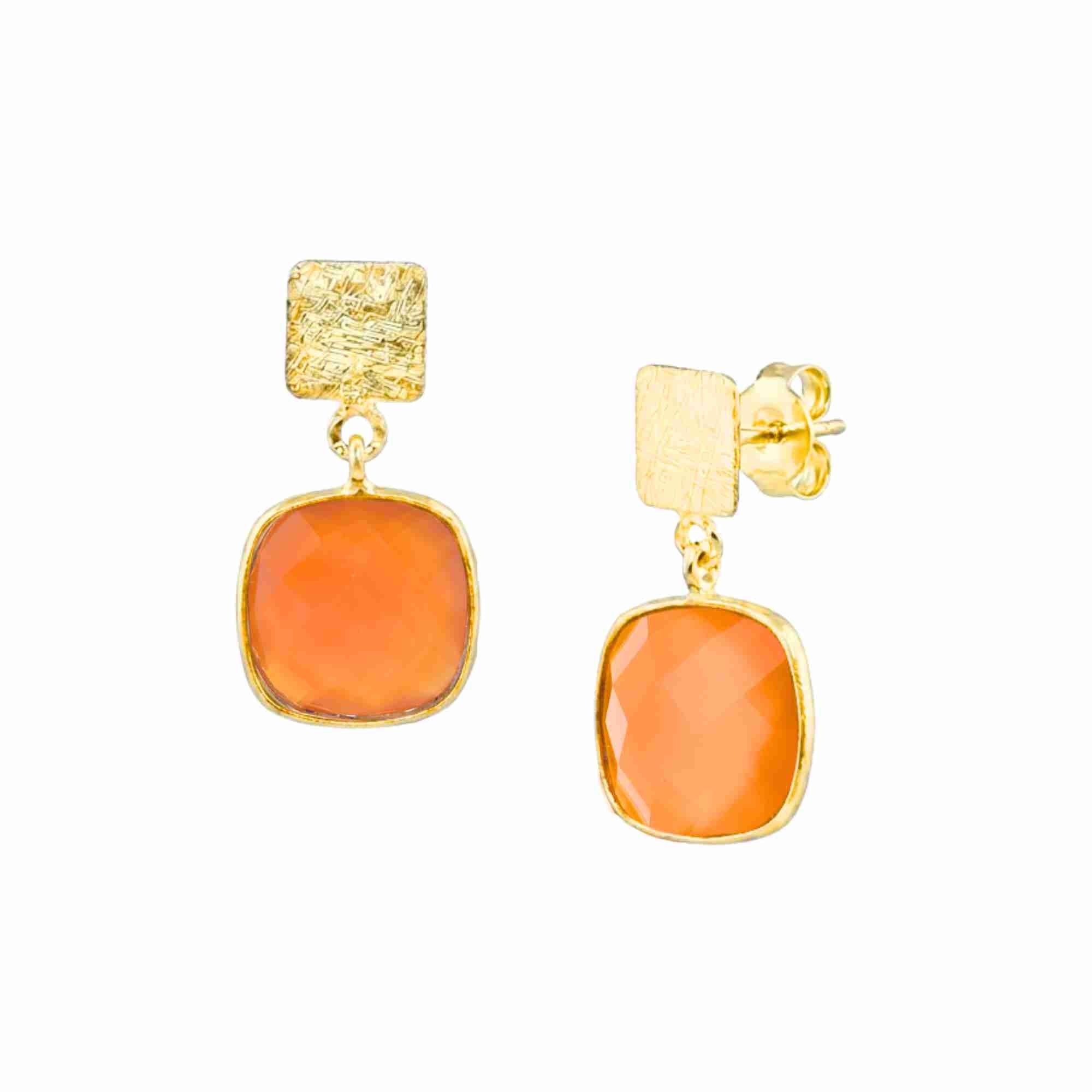 Product photography of Geo Glam Cushion-Cut Carnelian Drop Earrings Gold, highlighting the faceted square orange gemstone with rounded corners suspended from a hand-textured matte gold square post — Protsaah Zurich.