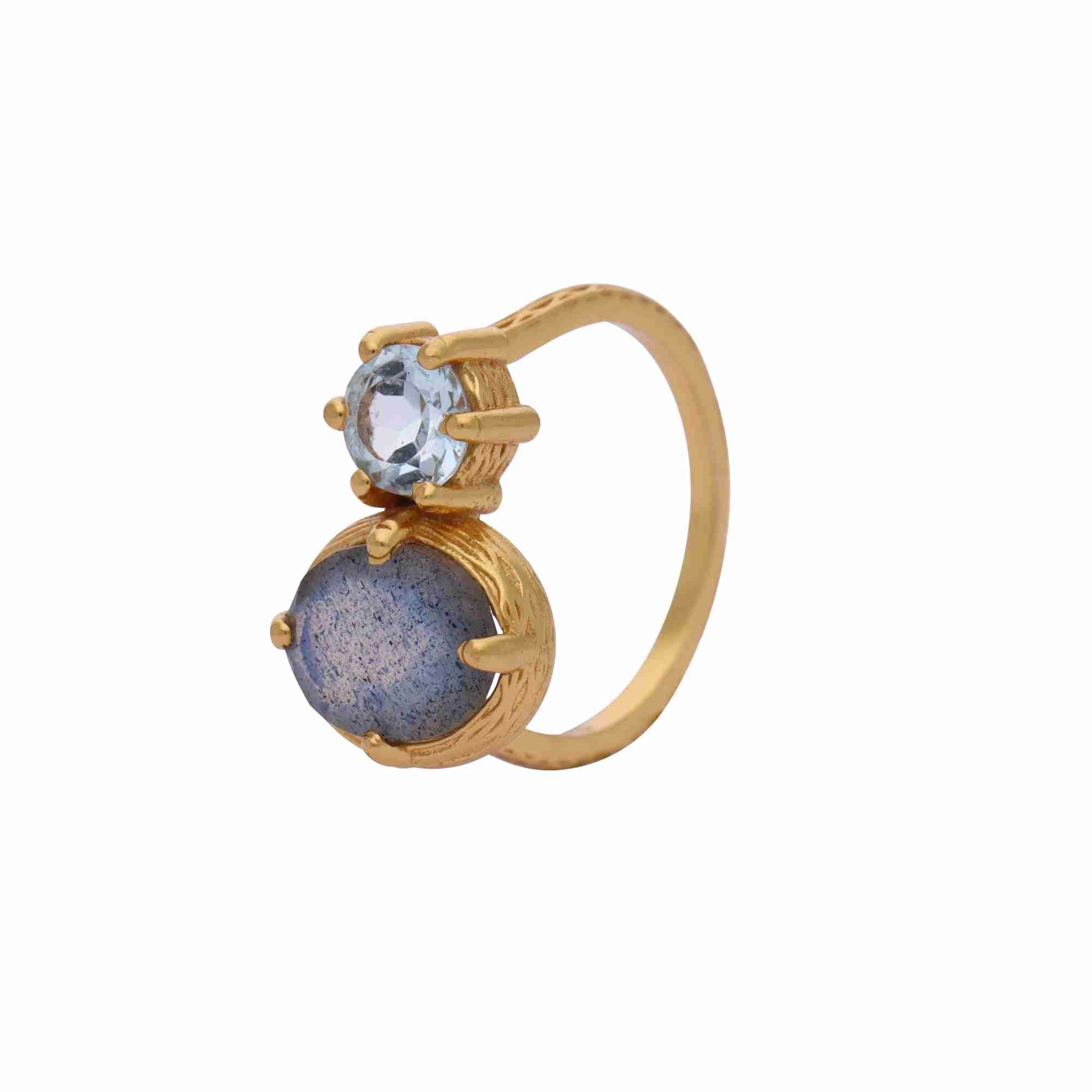 Protsaah Zurich - Angled profile view of Kaleidoscope Labradorite & Blue Topaz Toi et Moi Cocktail Ring Gold showing textured hand-brushed gold band, prong settings, and open split-ring structure.