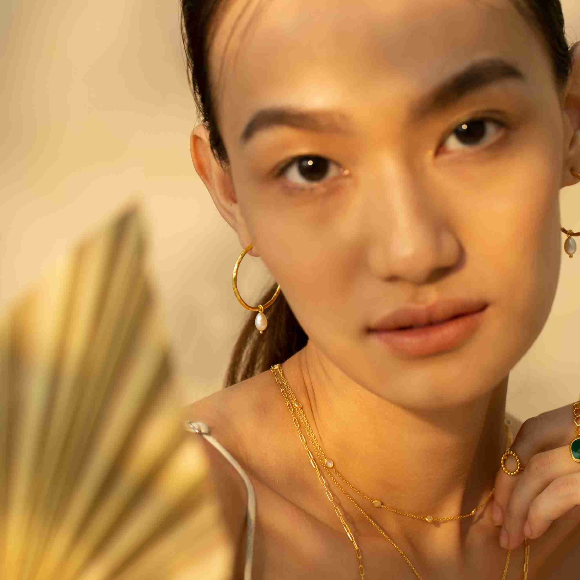 PEARLS GALORE Teardrop-Creolen Gold