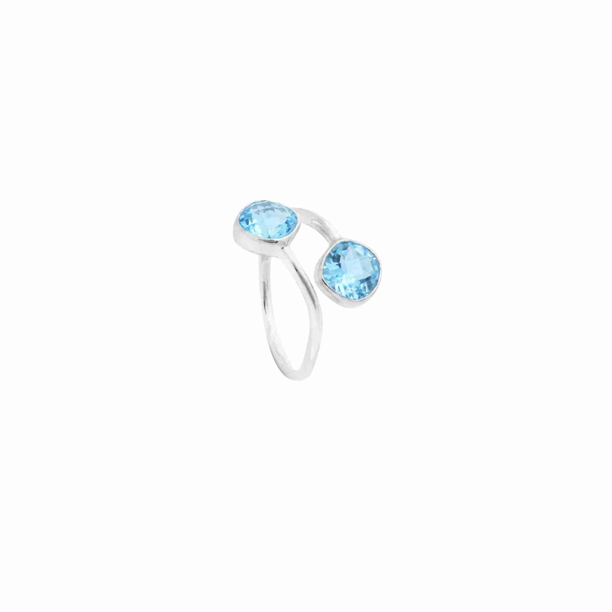 Close-up of Geo Glam Toi et Moi Blue Topaz Ring Silver — two blue topaz gemstones in an adjustable 92.5 recycled silver band by Protsaah Zurich.