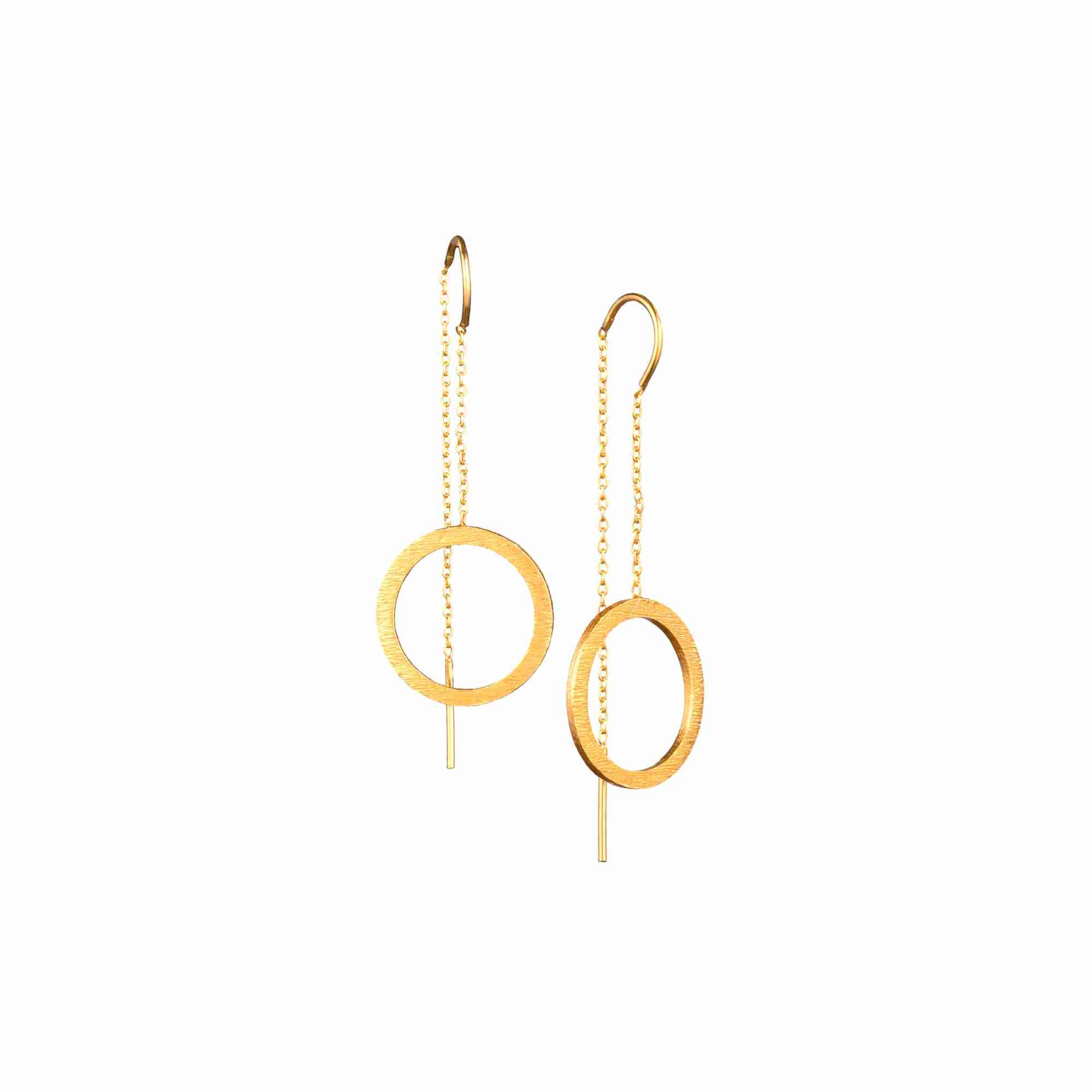 Shimmering Disks Circle Chain Threader Earrings Gold — open-circle chain threader with hand-applied cross-hatch scratch finish in 92.5 recycled sterling silver by Protsaah Zurich.