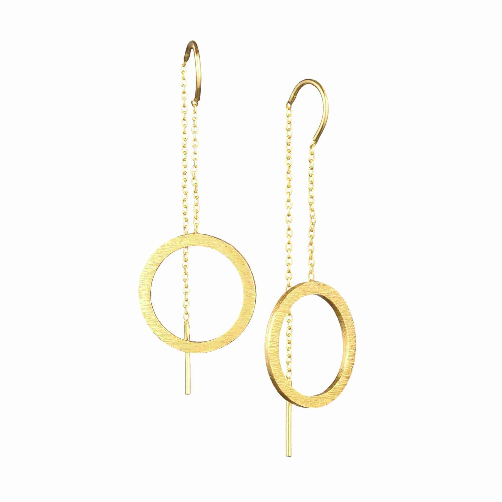 Shimmering Disks Circle Chain Threader Earrings Gold — open-circle chain threader with hand-applied cross-hatch scratch finish in 22K gold plated 925 Silver over 92.5 recycled silver by Protsaah Zurich.