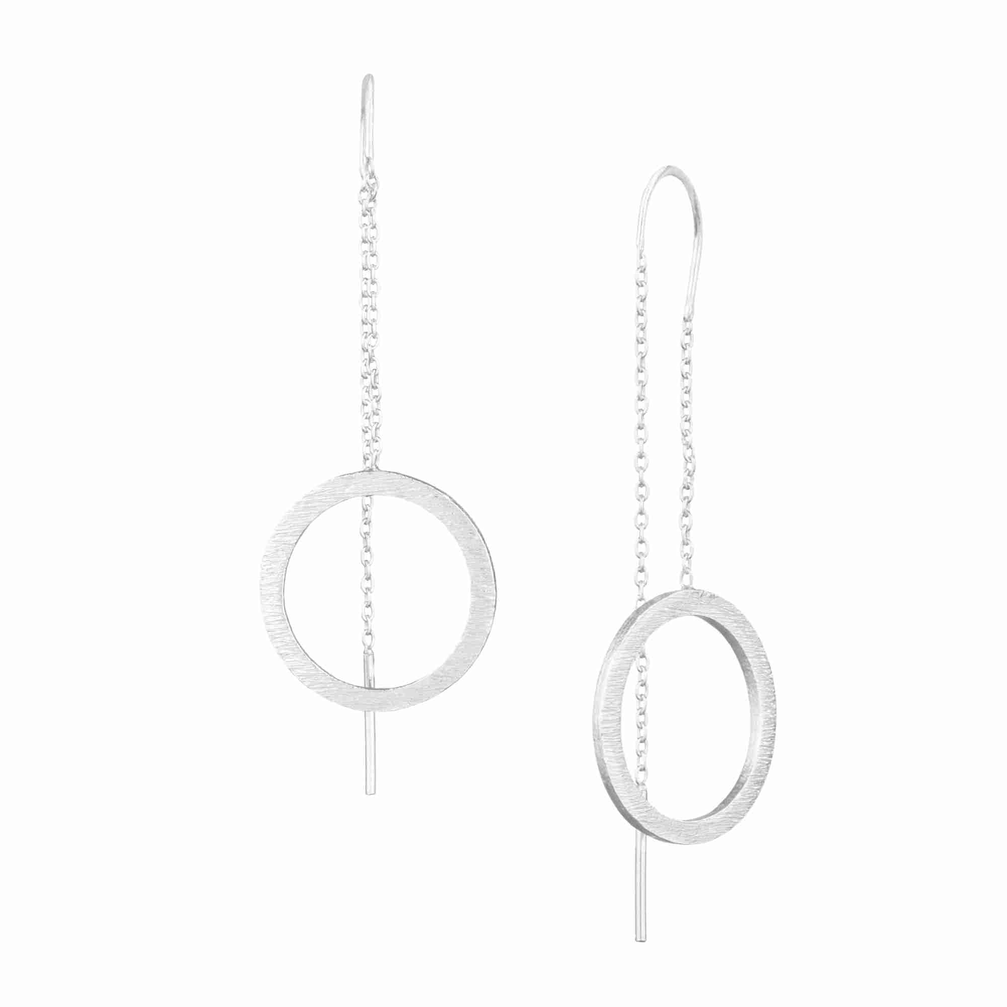 Shimmering Disks Circle Chain Threader Earrings Silver — open-circle chain threader with hand-applied cross-hatch scratch finish in 92.5 recycled sterling silver by Protsaah Zurich.